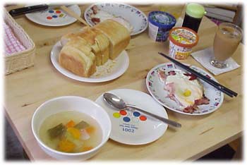 061001breakfast.jpg